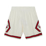 MITCHELL & NESS - NBA ALTERNATE SWINGMAN CREAM TEAM -SHORTS BULL -1997 MENS -CREAM TEAM /OFF WHITE