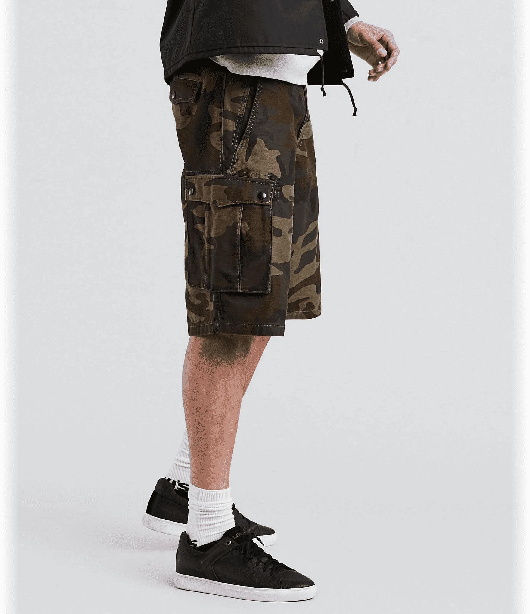 Levi's men's snap cargo top shorts